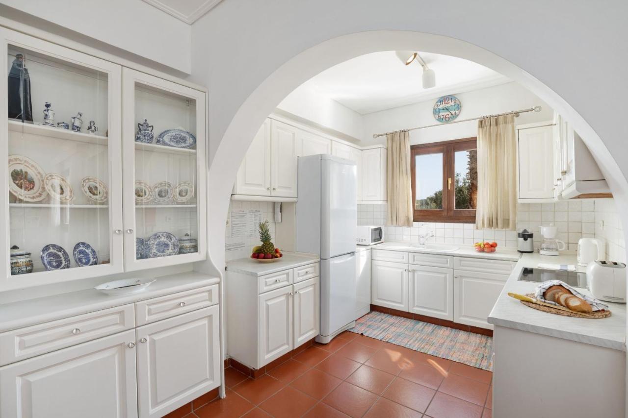 Villa Lianolia Peritheia Экстерьер фото