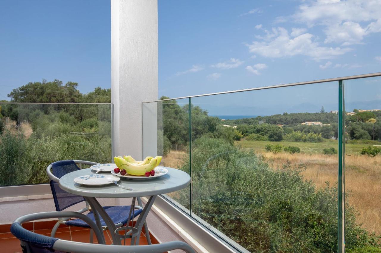 Villa Lianolia Peritheia Экстерьер фото